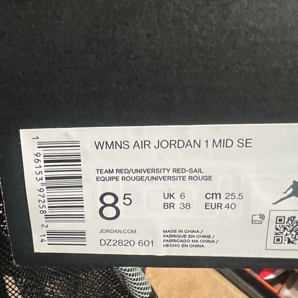 Air Jordan Retro 1 men size 7 fits ladies 8.5 - Picture 3 of 3